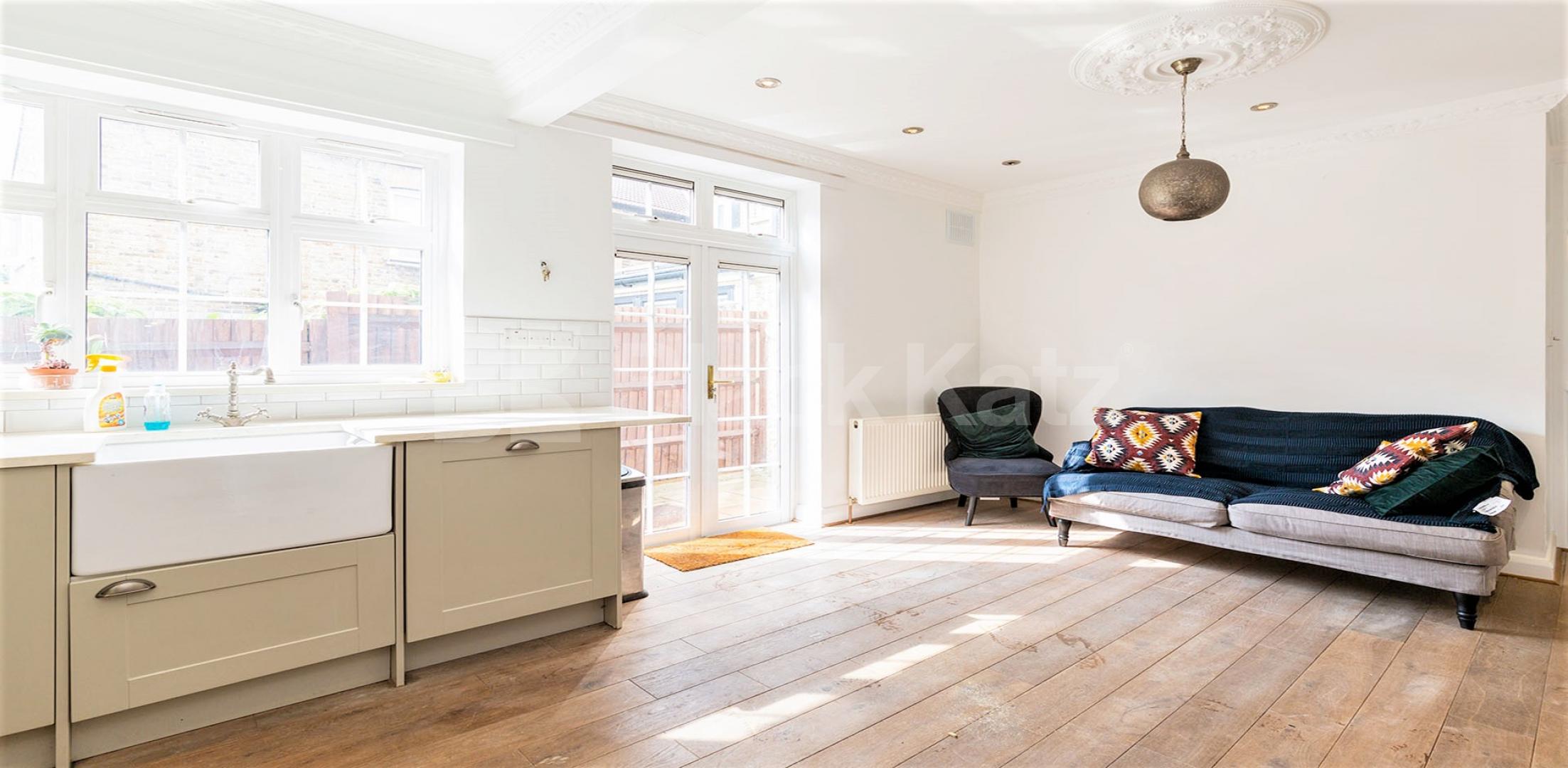 			3 Bedroom, 1 bath, 1 reception Flat			 Little Ealing Lane, South Ealing